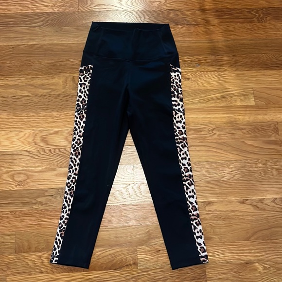 ZYIA LEOPARD POCKET BRILLIANT HI-RISE CAPRI 20" New - Picture 3 of 8